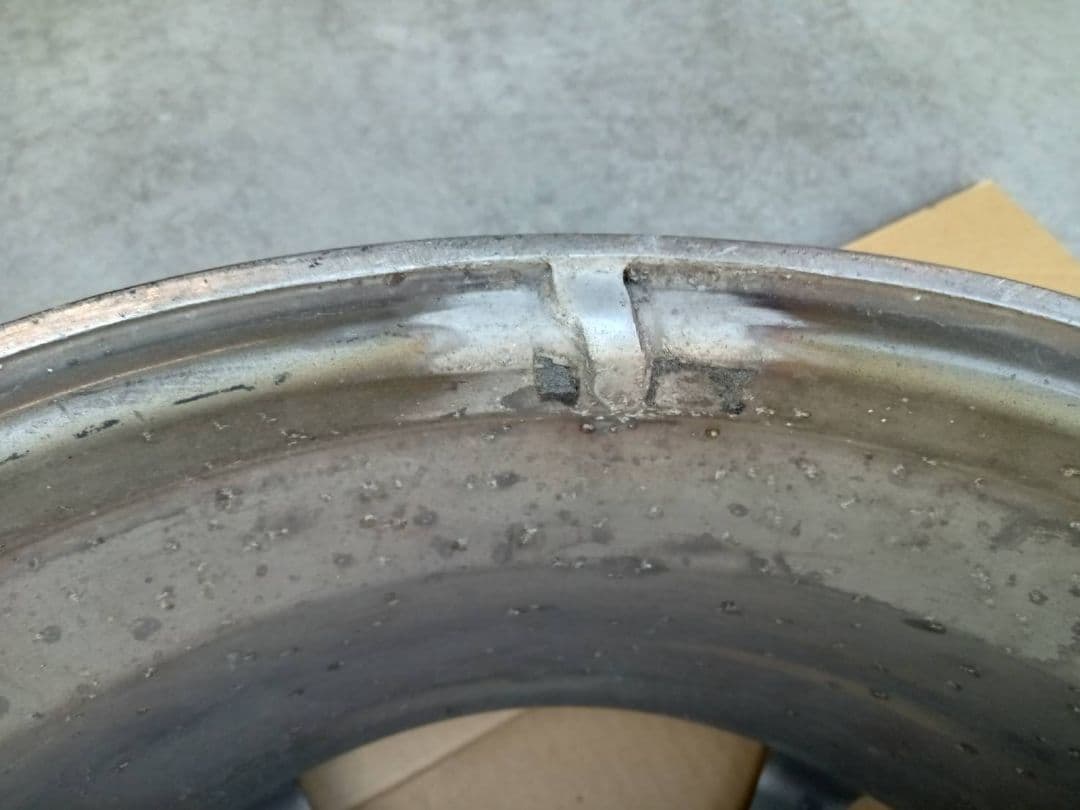 NISSAN　R34GT-R　純正ホイール　２本　(中古)