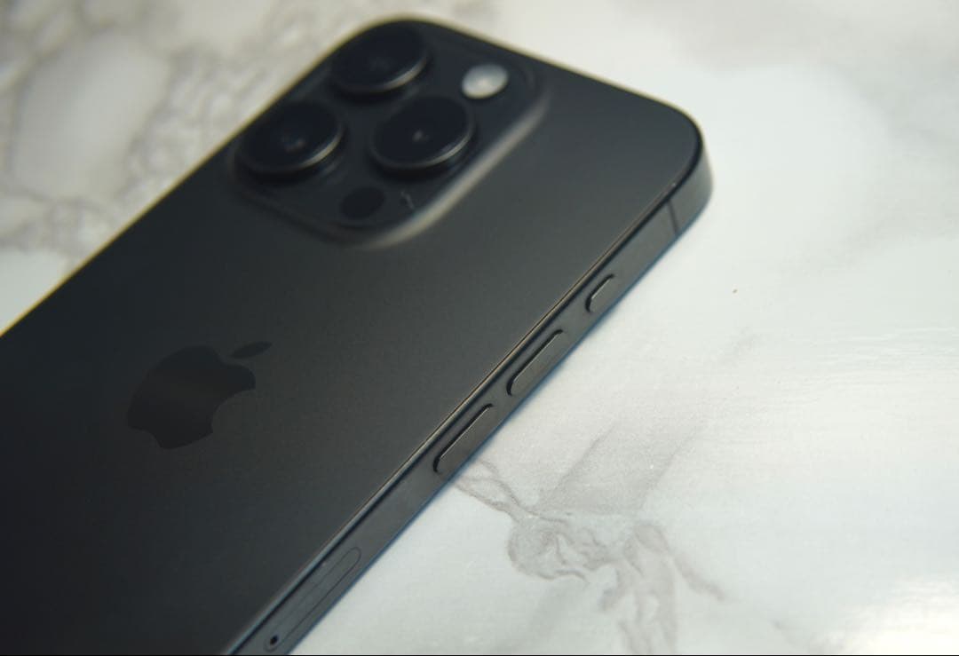 Apple iPhone 15 Pro SIMフリー 512GB 美品