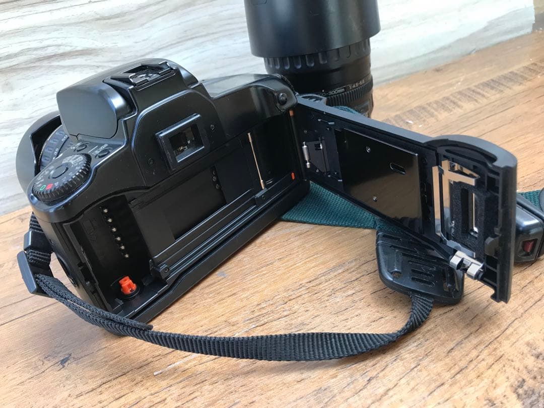 Canon EOS 100QD フィルム一眼レフカメラ(F131)