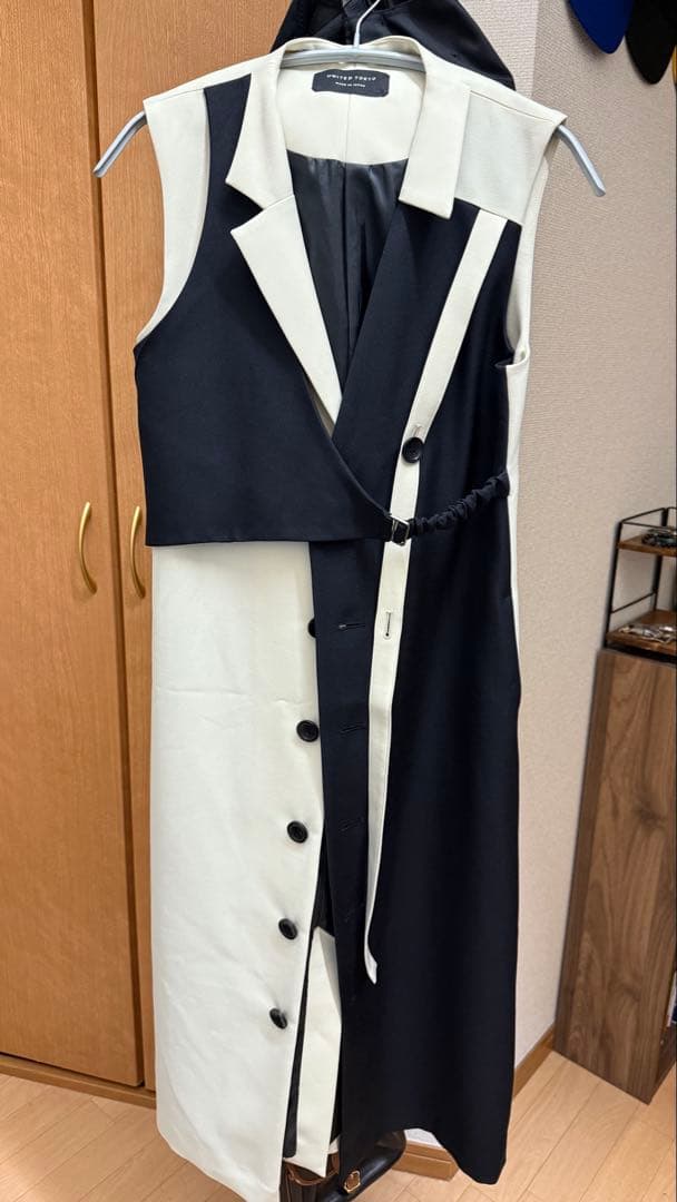 UNITED TOKYO バイカラー ノースリーブベスト、ワンピース