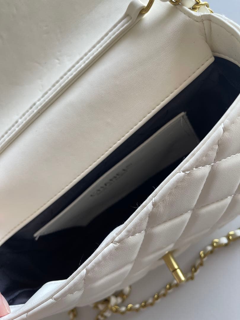 CHANELノベルティホワイトショルダーバッグ