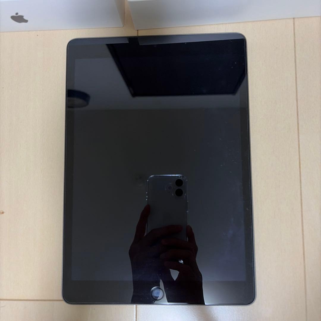 iPad第9世代Wi-Fiモデル、純正充電器付き