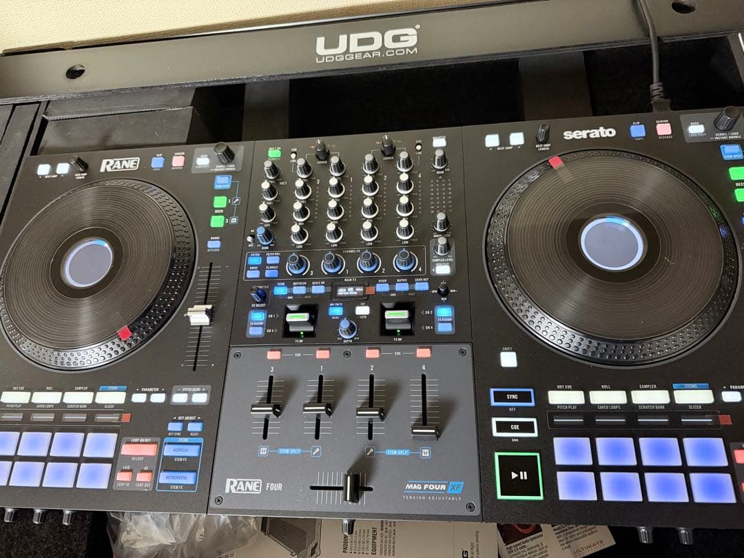 RANE FOUR DJコントローラー