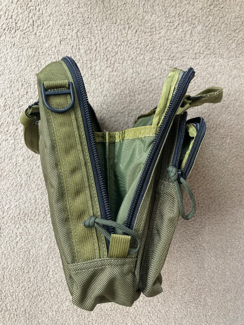 美品！BRIEFING A4 ライナー