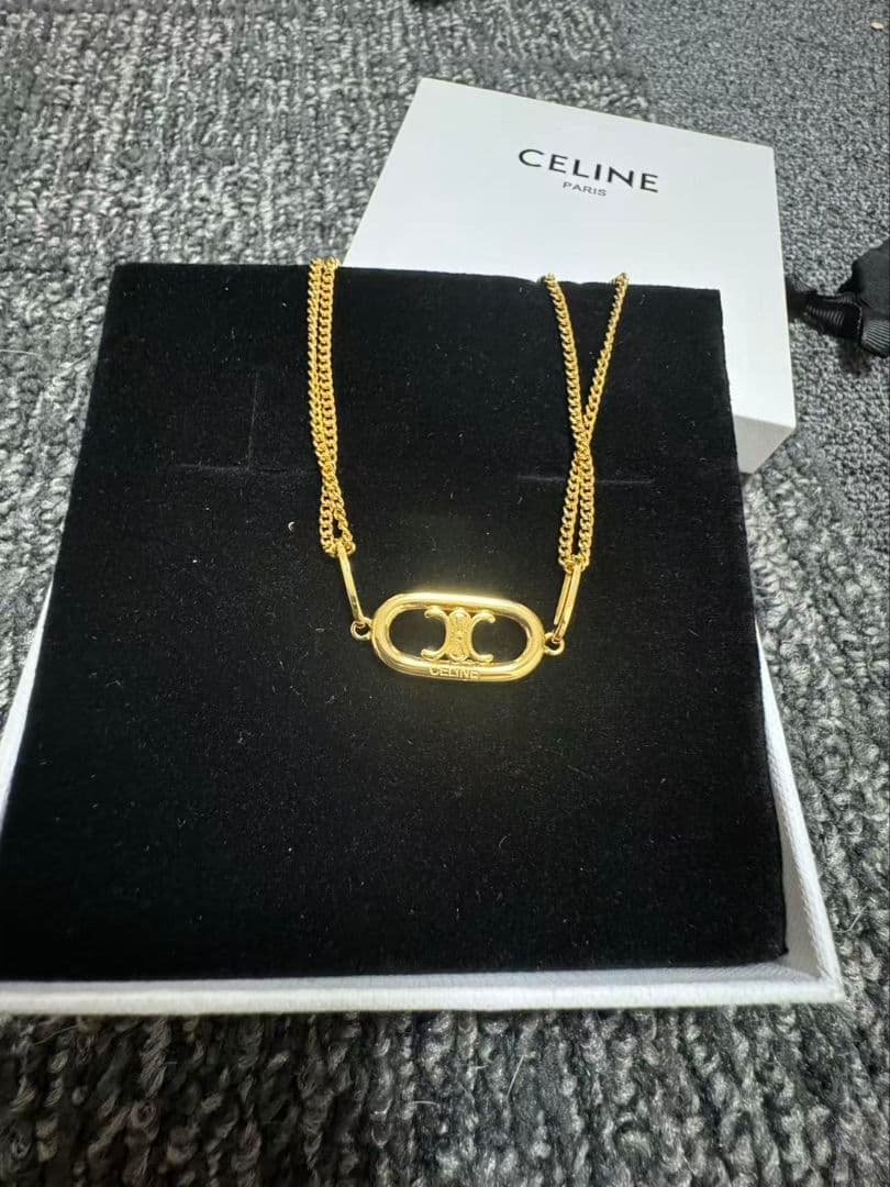 S様CELINE セリーヌ トリオンフ ロゴ ネックレス ゴールド