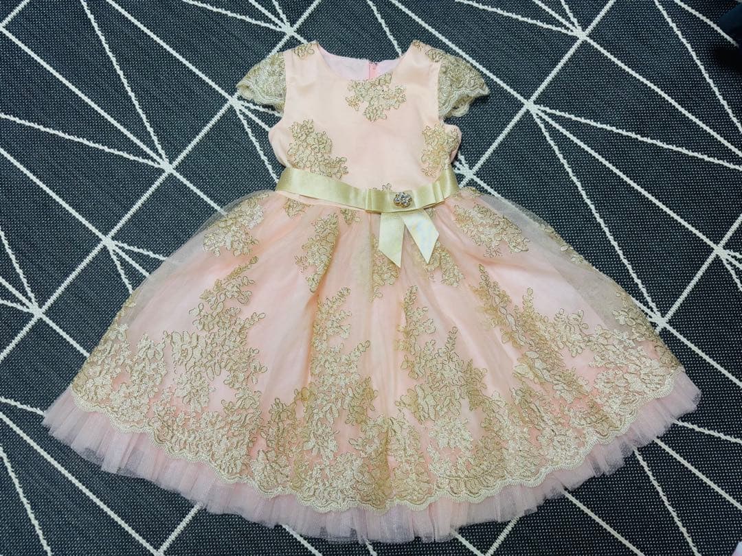 【専用▶︎のん☆様】ピンクの刺繍入りフォーマルドレス 130