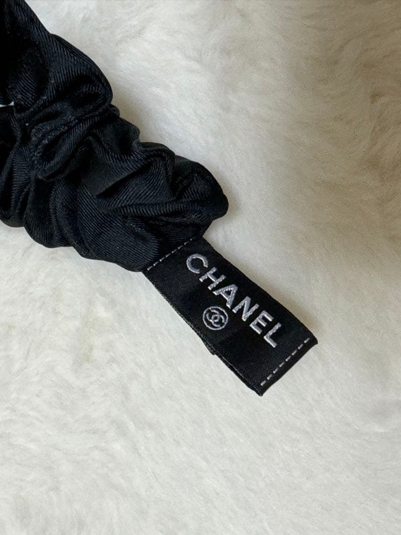 CHANEL ヘアアクセサリー シルクリボンシュシュ 箱あり