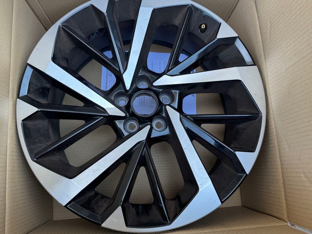 三菱アウトランダーPHEVGN0W純正20インチホイール 4本純正品1本小キズ有