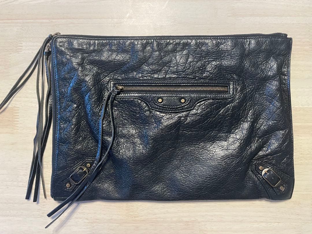 バレンシアガ　ブラック クラッチバッグ