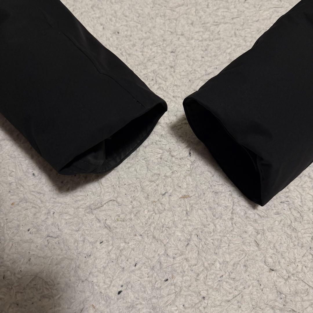 近年美品XLサイズ　デサントオルテライン　マウンテニア　ダウンジャケット　黒