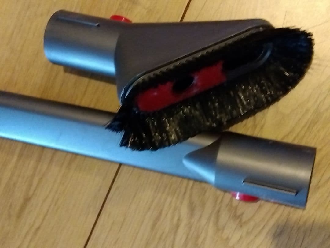 ダイソン掃除機のスタンドとアタッチメント