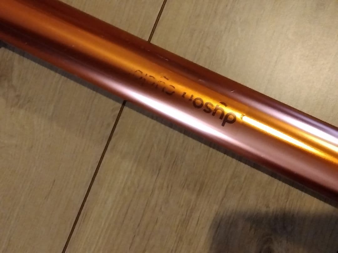 ダイソン掃除機のスタンドとアタッチメント