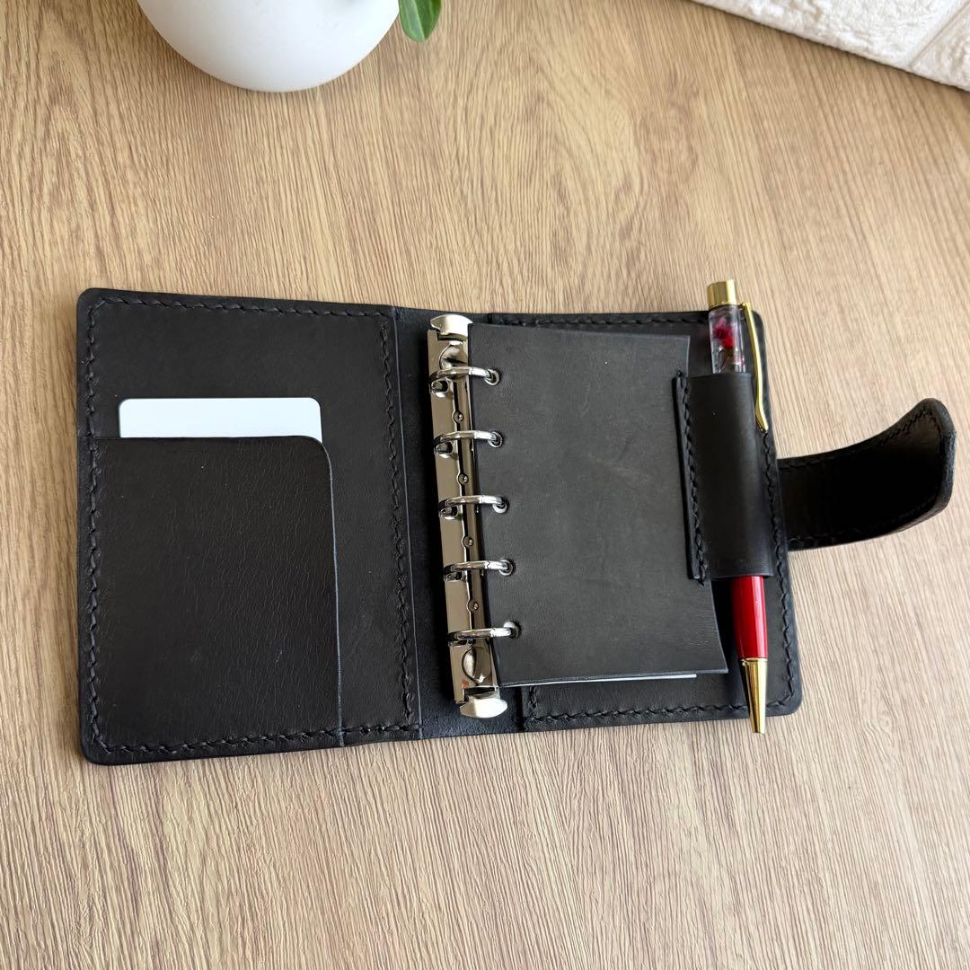 にこにこママページ【ヌメ革】M５システム手帳　ひねり錠　ブラック＆カウ柄