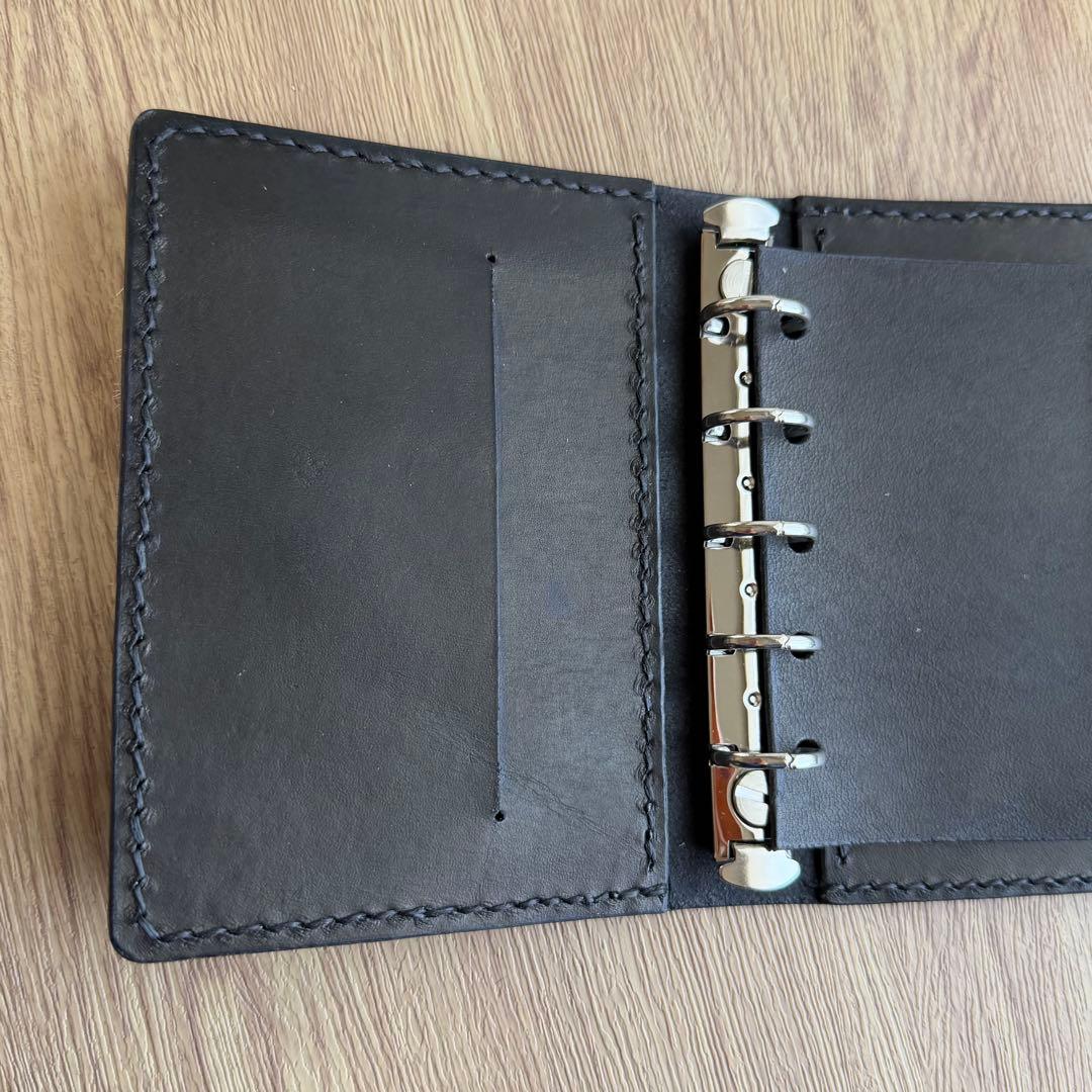 にこにこママページ【ヌメ革】M５システム手帳　ひねり錠　ブラック＆カウ柄