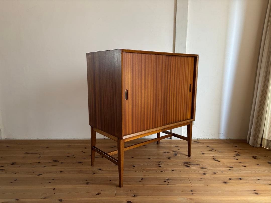 北欧ヴィンテージ　チーク　イギリス　キャビネット