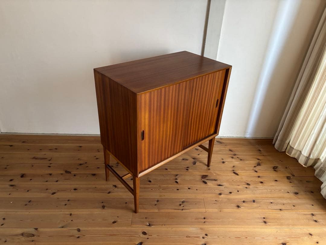 北欧ヴィンテージ　チーク　イギリス　キャビネット