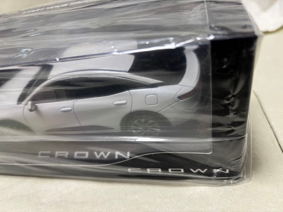 クラウンクロスオーバー　ミニカー　プレシャスホワイトパール　ケース付き未開封