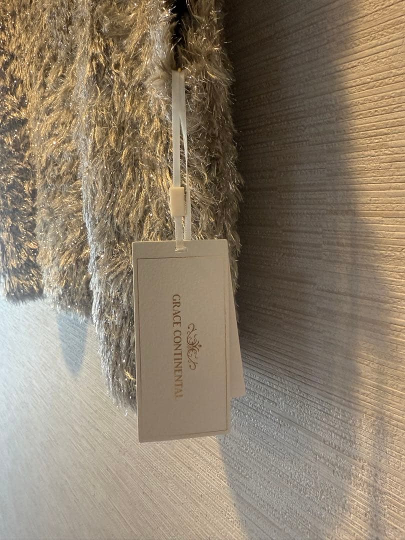 グレースコンチネンタル　ラメ　フェザーベスト