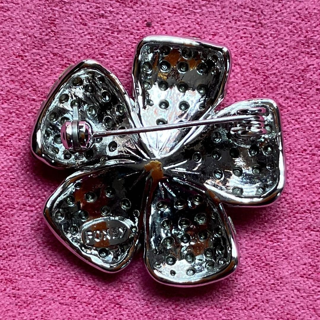 フォクシー　ブローチ　フラワーブローチ　花　白