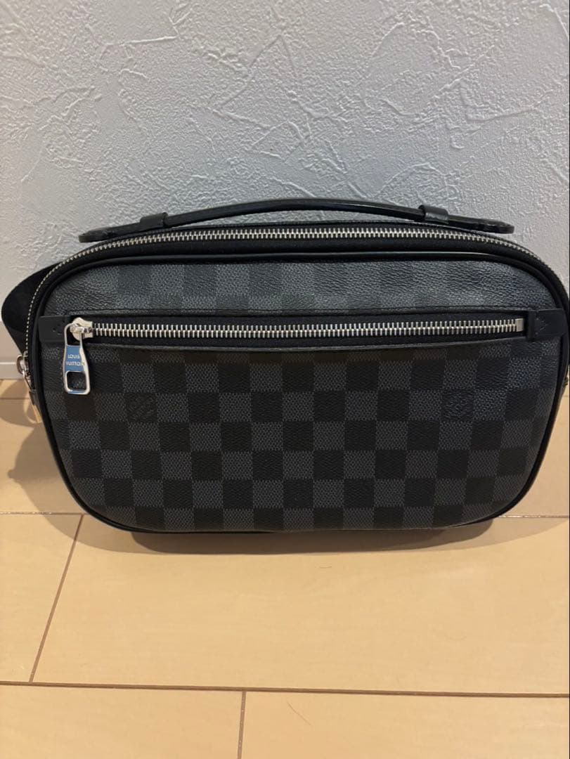 ルイヴィトン　ほぼ未使用品 ダミエグラフィット アンブレール　ショルダーバッグ