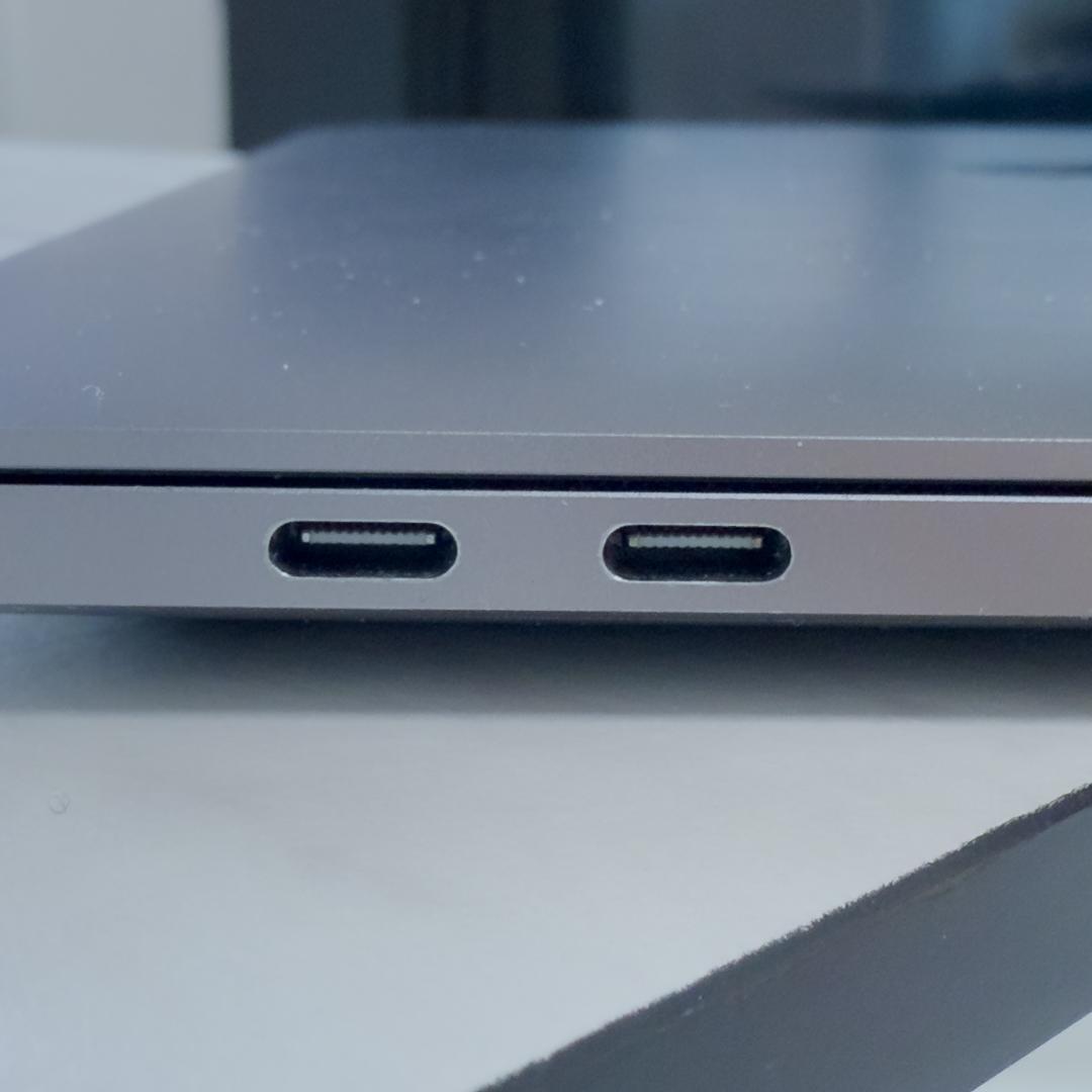 【美品】MacBook Pro 2020 256GB M1チップ 13インチ