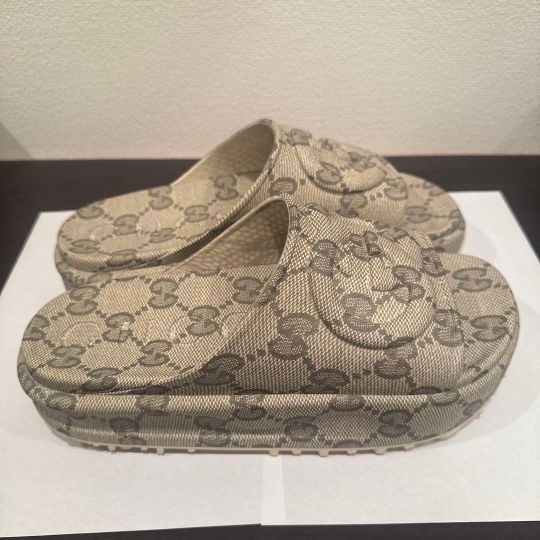 【T-MUNE】GUCCI GGパターン ベージュサンダル　サイズ9