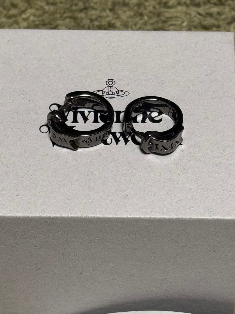 Vivienne Westwood フープピアス