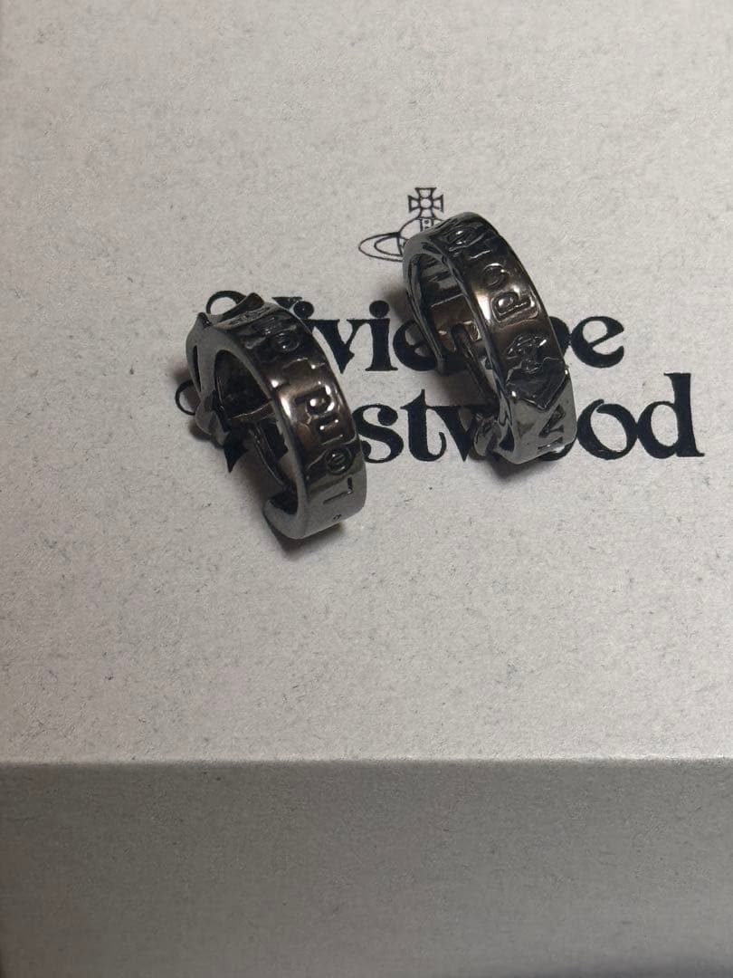 Vivienne Westwood フープピアス