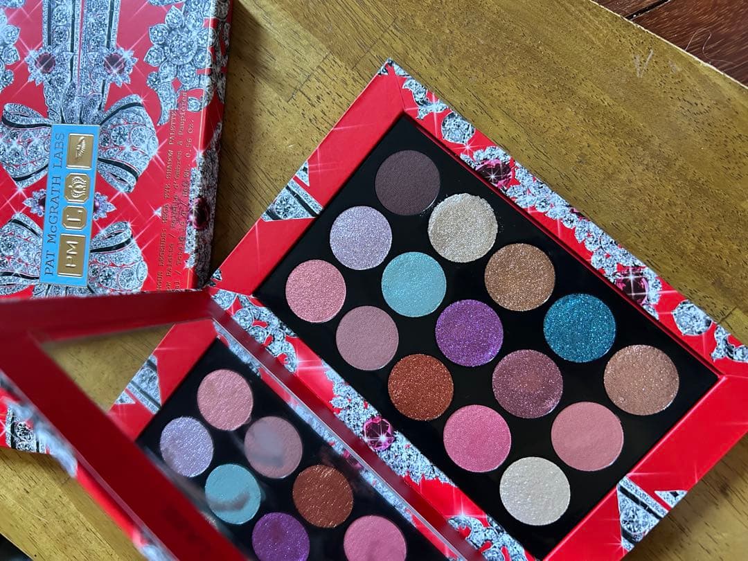 パットマクグラスラブス　新品クリスマス限定アイシャドウパレット