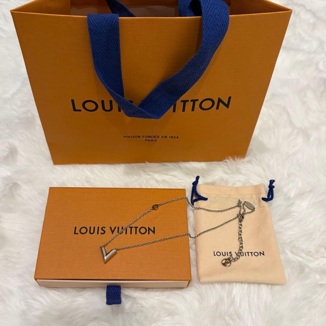 Louis Vuitton V字型ネックレス