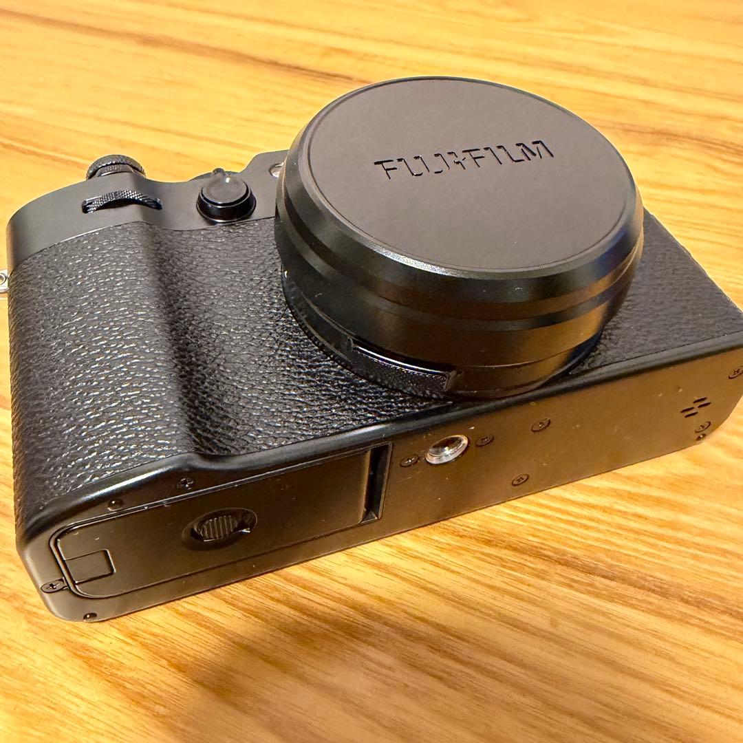 入手困難　美品　FUJIFILM X100ⅵ コンデジ　ブラック　おまけ多数