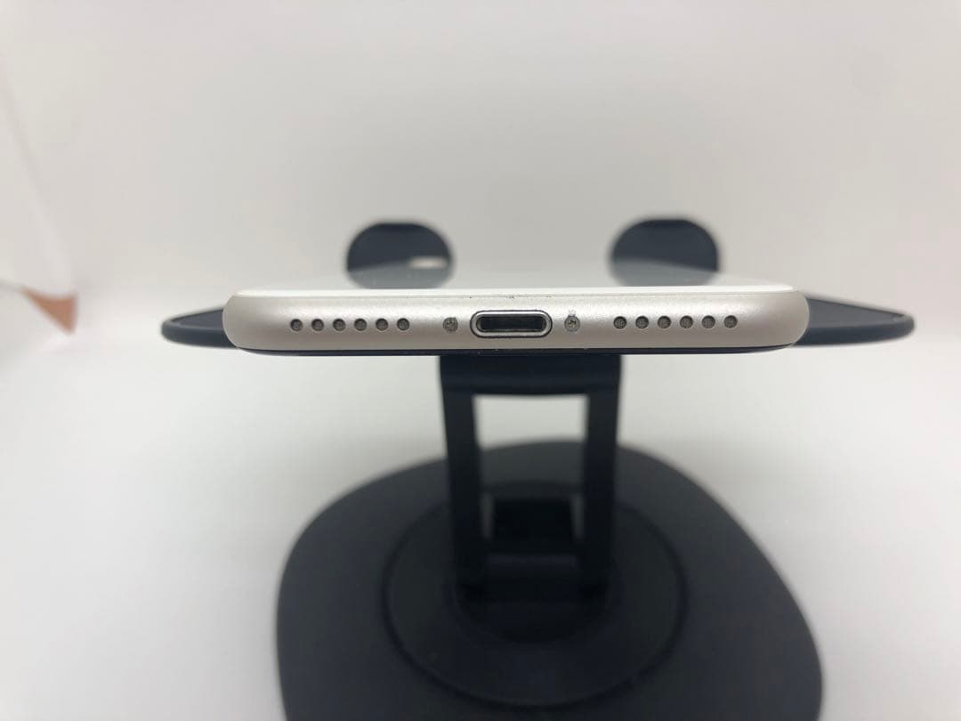 Apple iPhone SE(第3世代)ホワイト 本体