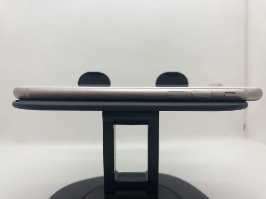 Apple iPhone SE(第3世代)ホワイト 本体