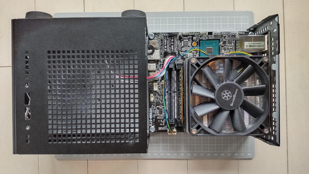 ASROCK製ミニPC、ベアボーンキット DeskMini H310