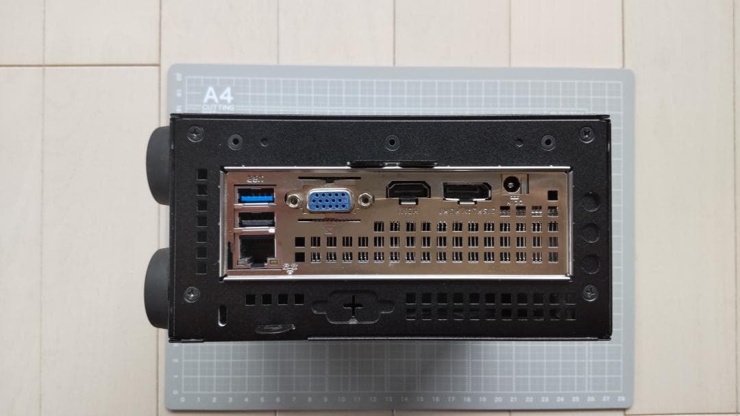 ASROCK製ミニPC、ベアボーンキット DeskMini H310