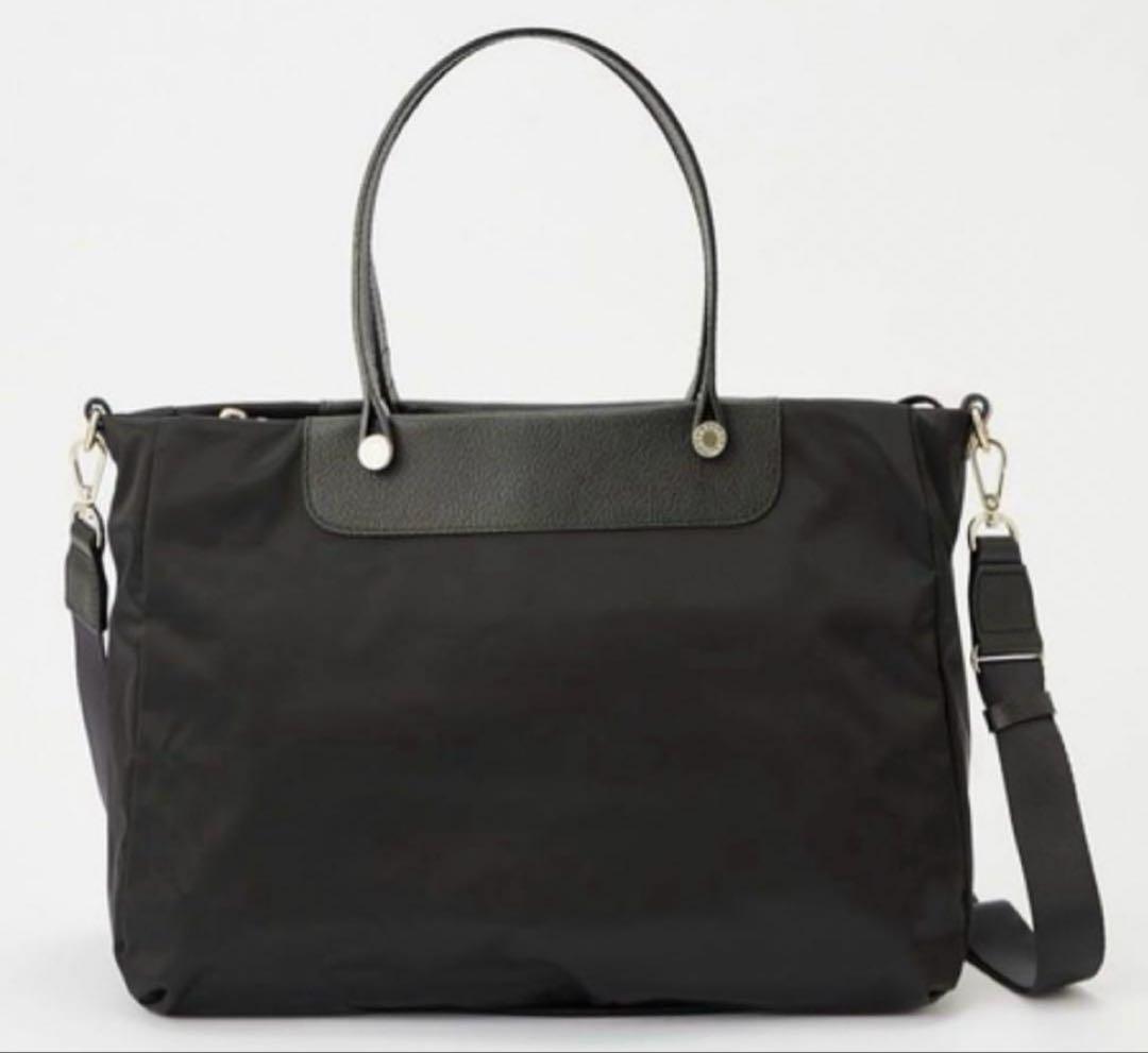 ほぼ未使用ラシット今期A4入るポケット多数三層構造メタルロゴ2wayバッグ