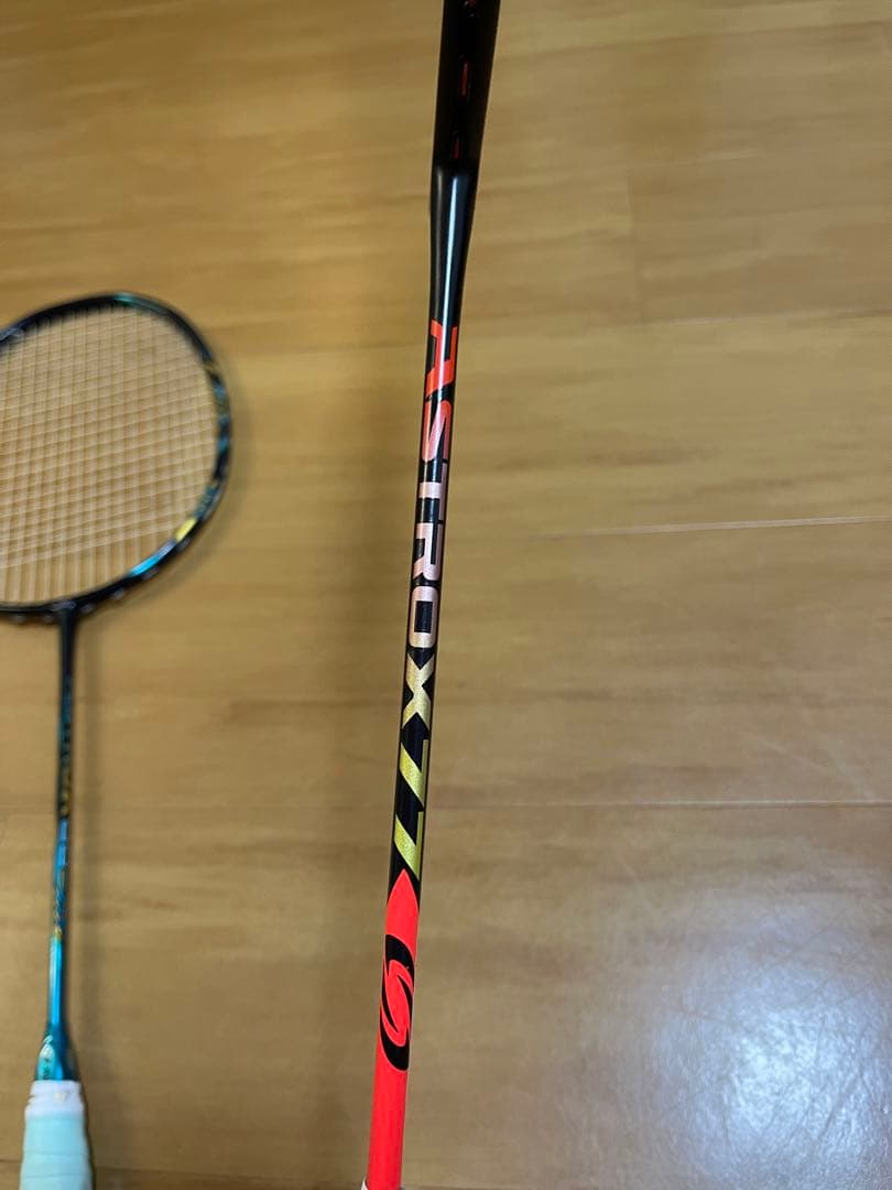 バドミントンラケット Astrox 77 レッド　3u