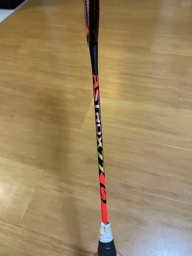 バドミントンラケット Astrox 77 レッド　3u