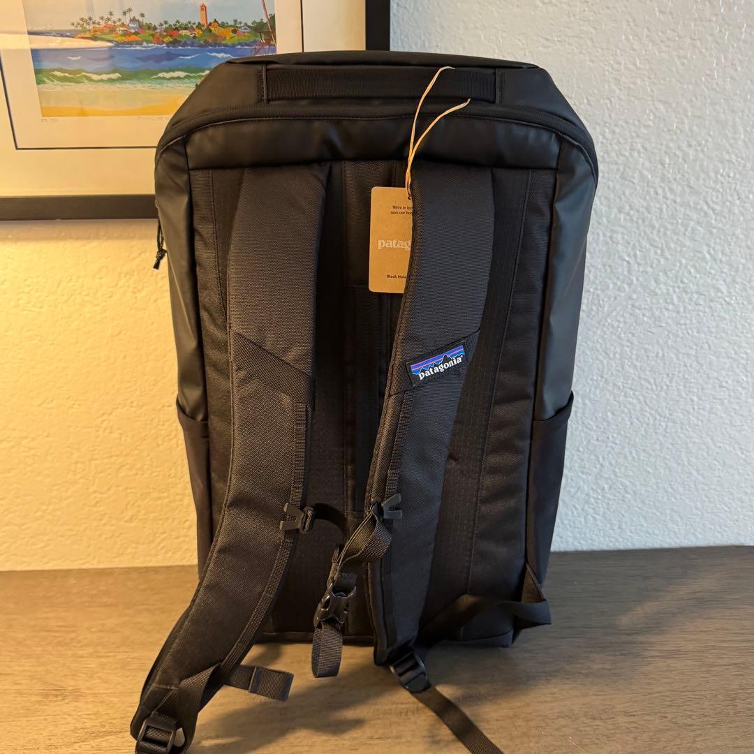 パタゴニア　ブラックホール　パック　25L 黒　新品未使用
