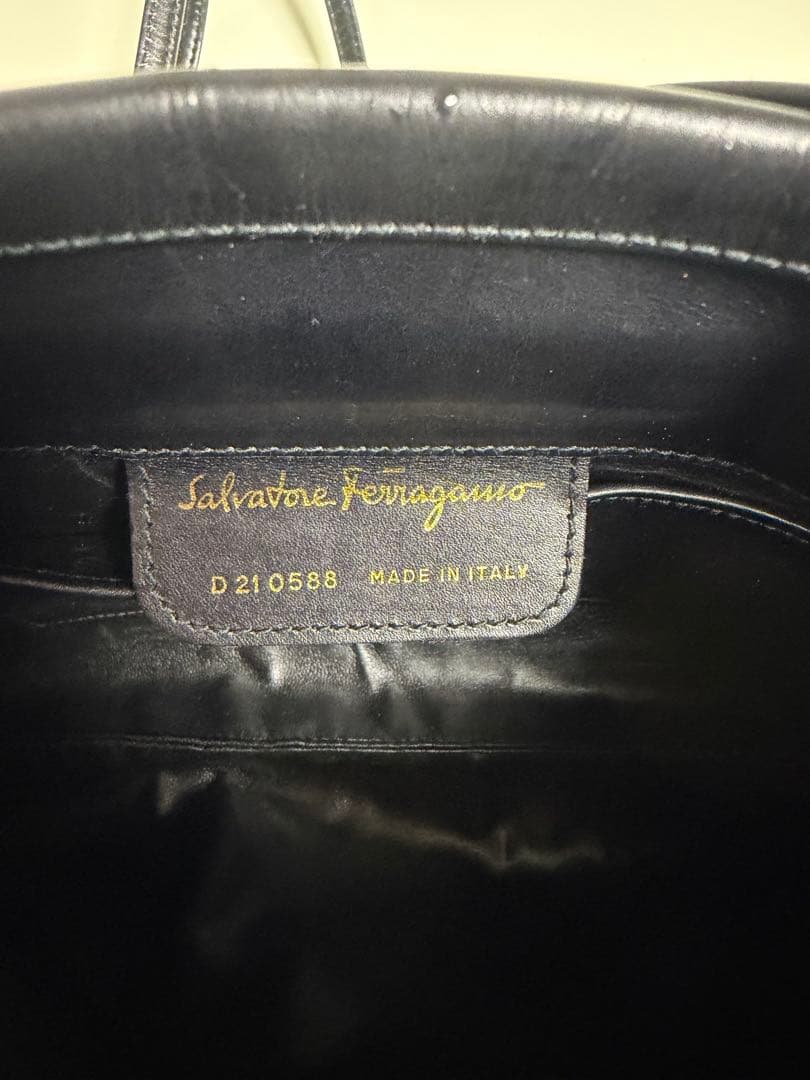 【極美品】【ヴィンテージ】サルバトーレフェラガモ　ショルダーバッグ　ブラック