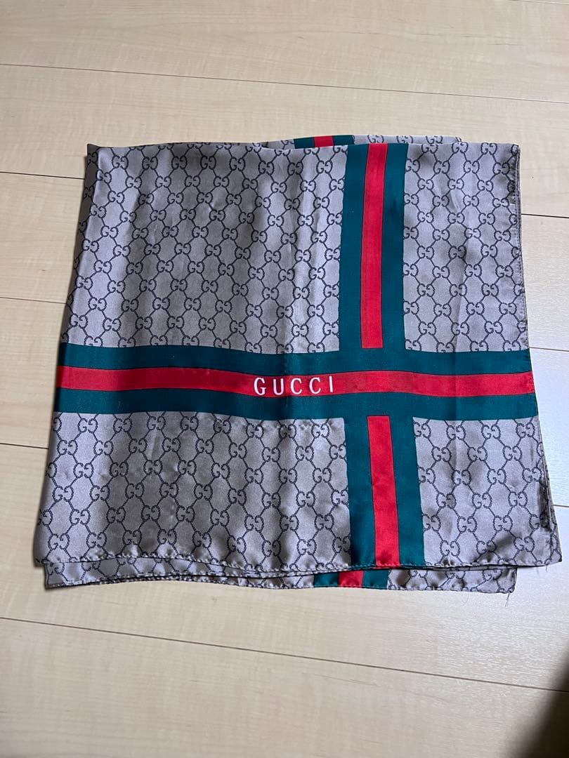 GUCCI シルクスカーフGGパターン