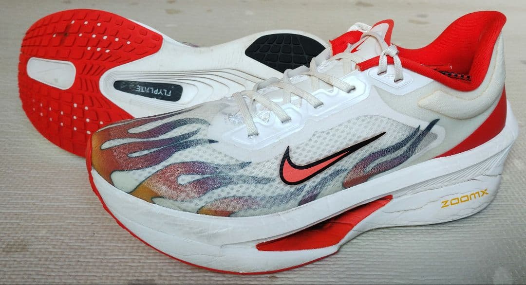 駅伝ナイキズームフライ６　ロードレーシングシューズ　ランニングシューズ27cm