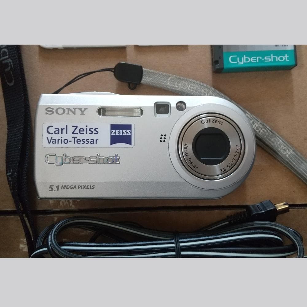 Sony Cyber-shot DSC-P100 ソニーデジタルカメラ