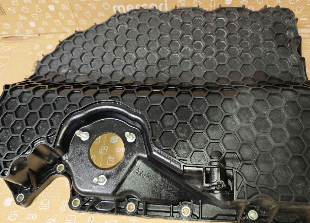 中古 VW フォルクスワーゲン オイルパン ゴルフ7 7.5 06K103598