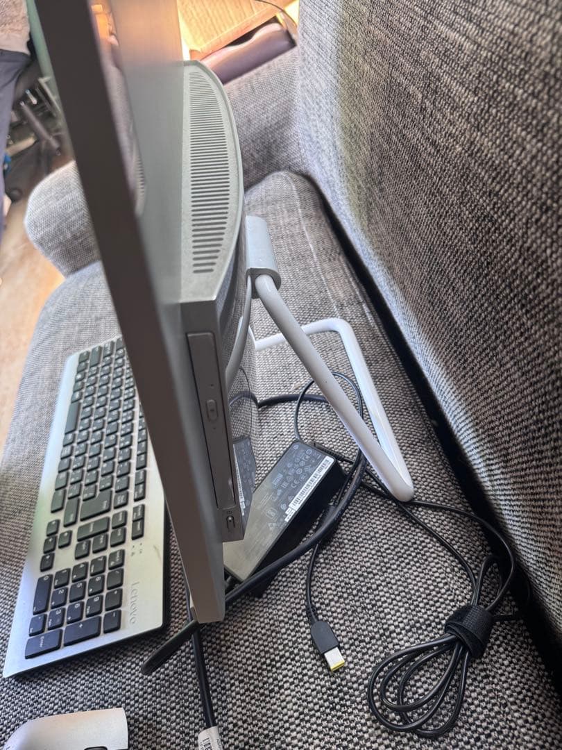 スリムデザイン デスクトップPC lenovo A340