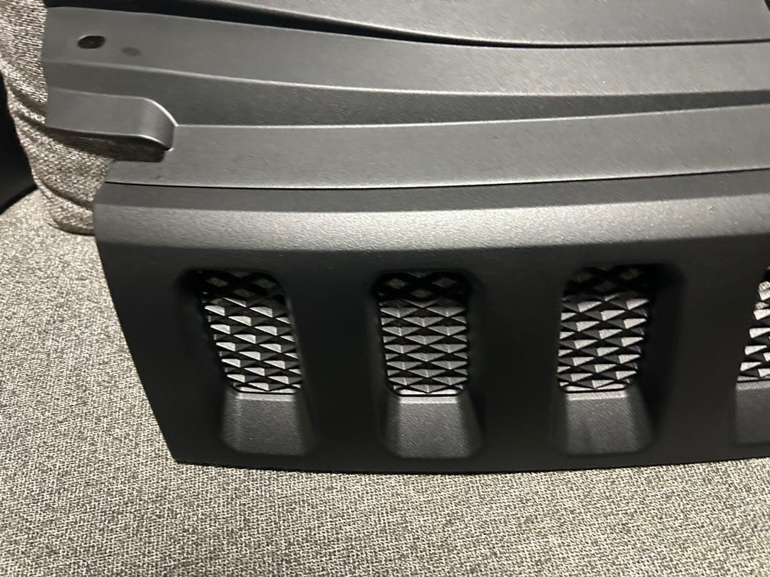 ②デリカＤ５‼️フロントグリル　送料込み‼️ラバーチッピング塗装