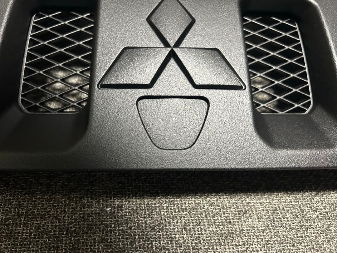 ②デリカＤ５‼️フロントグリル　送料込み‼️ラバーチッピング塗装