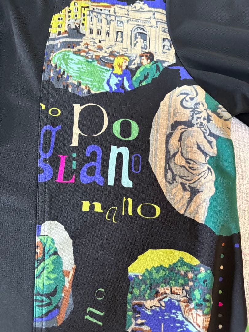 『美品』⭐️トクコプルミエヴォル⭐️黒地に両脇が絵柄で襟が紐で調節の半袖チュニック❣️