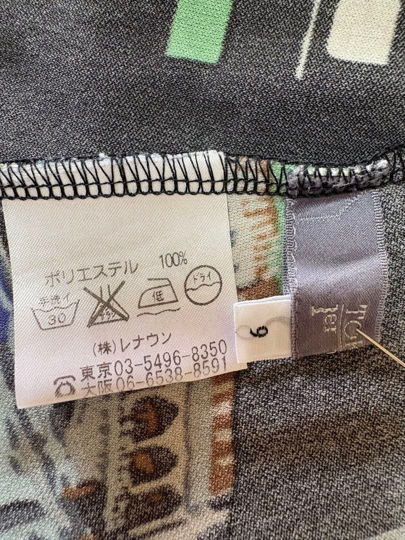 『美品』⭐️トクコプルミエヴォル⭐️黒地に両脇が絵柄で襟が紐で調節の半袖チュニック❣️