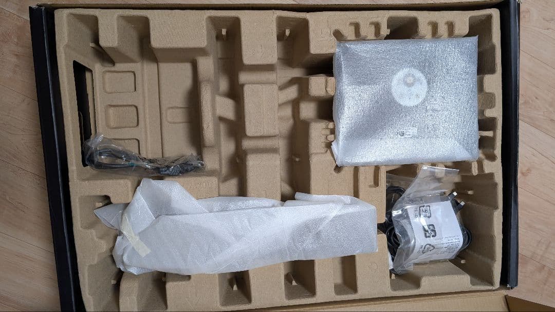 DELL 32インチ 4Kモニタ U3219Q